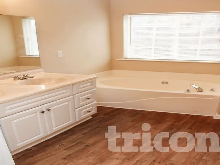 1800 Cedar Hl — Photo 8