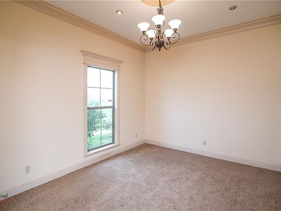 4th image of 173 Sepulvado Dr