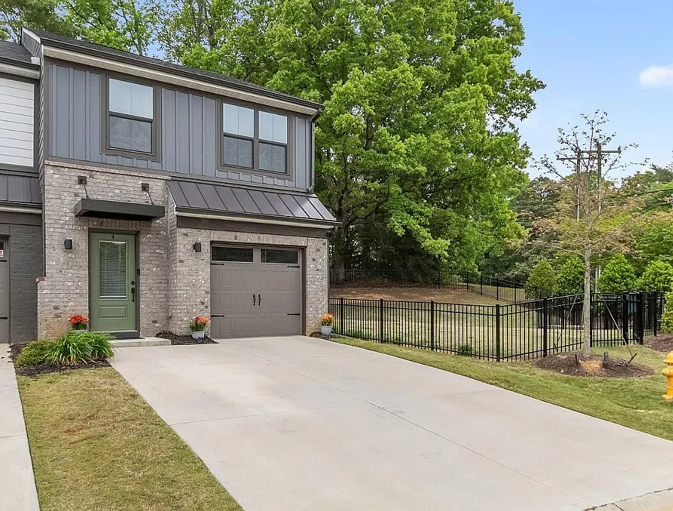 4 Connaught Ct #4