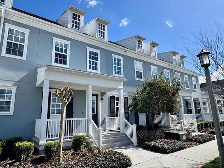 1825 Coastal Ct — Photo 5