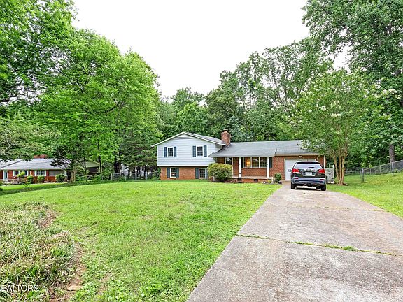 3rd image of 2001 Walnut Hills Dr