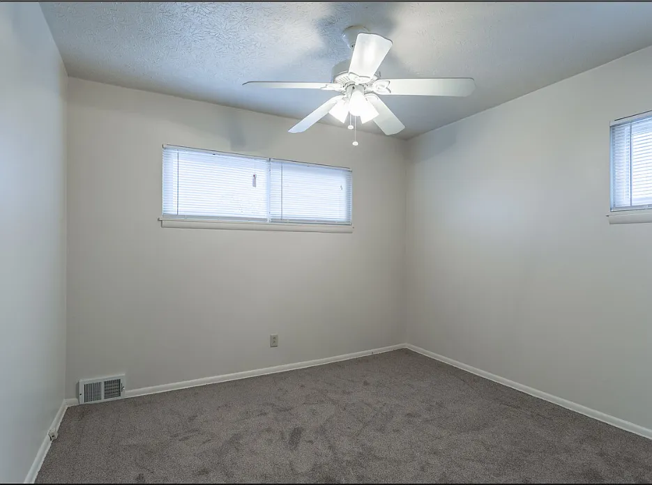 Chamberlain Apts-2607 — Photo 3
