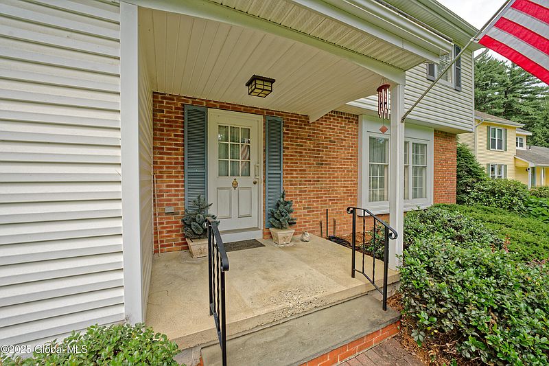 4th image of 50 Southbury Road