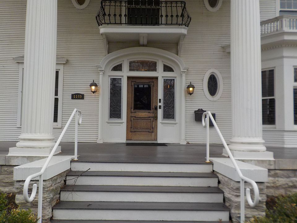 Front porch & main entry