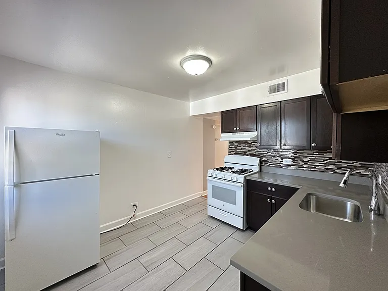 4924 Mulford St #E4 — Photo 2