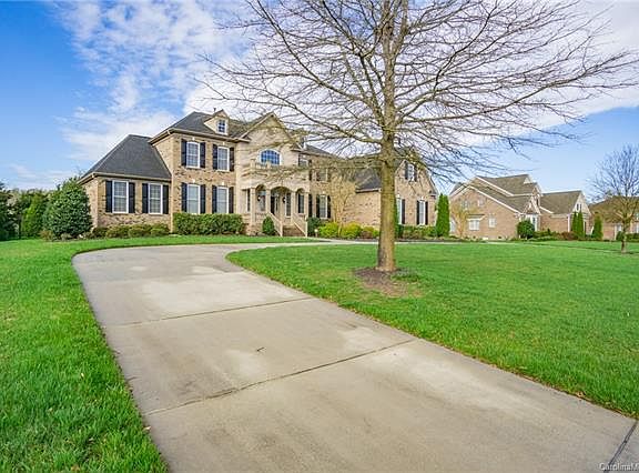 5th image of 852 Wandering Way Dr