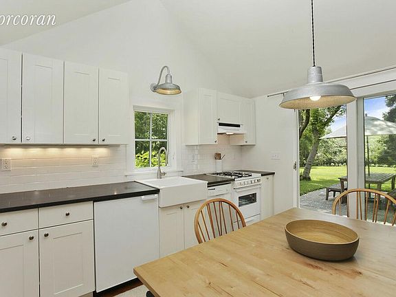 2nd image of 35 Oak Ln