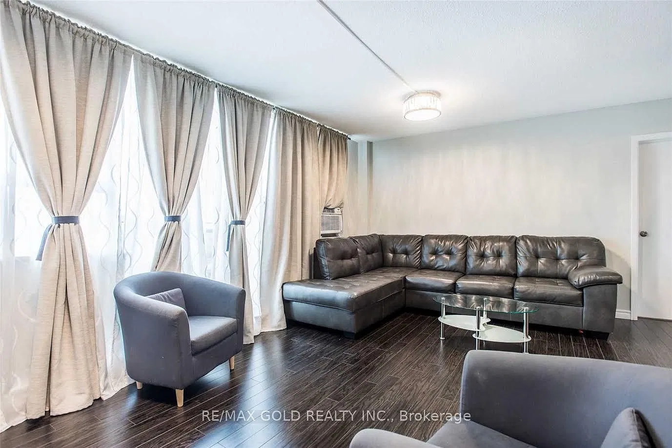 3 bed, $2,900 — Photo 3