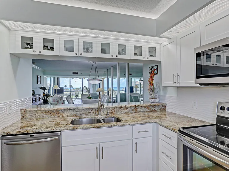 201 S Seas Dr #401 — Photo 10