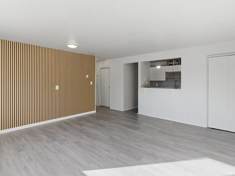 Hubbard Apartments — Photo 22