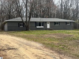 997 N Al Moses Rd, Lake city, MI 49651