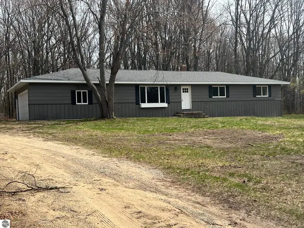 997 N Al Moses Rd, Lake City, MI 49651