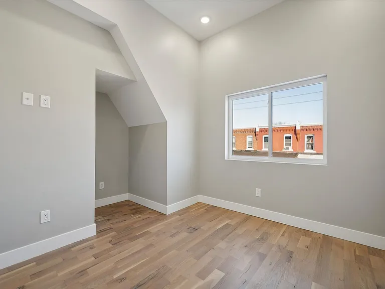 5412 Delancey St — Photo 7