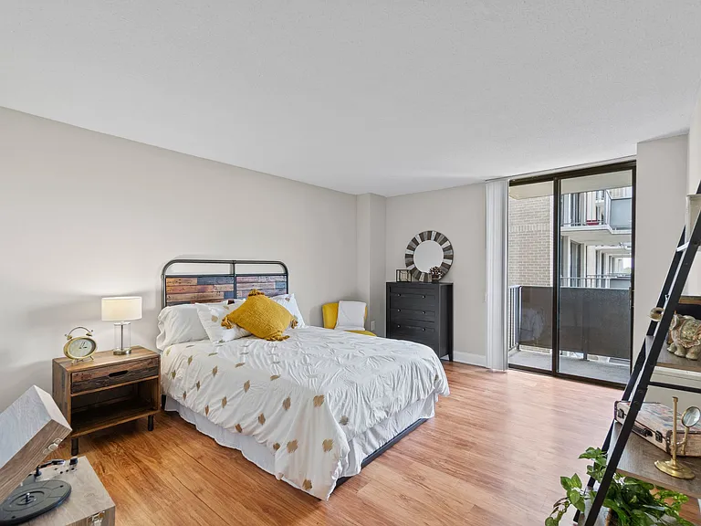 Westchester Tower Apartments — Photo 9