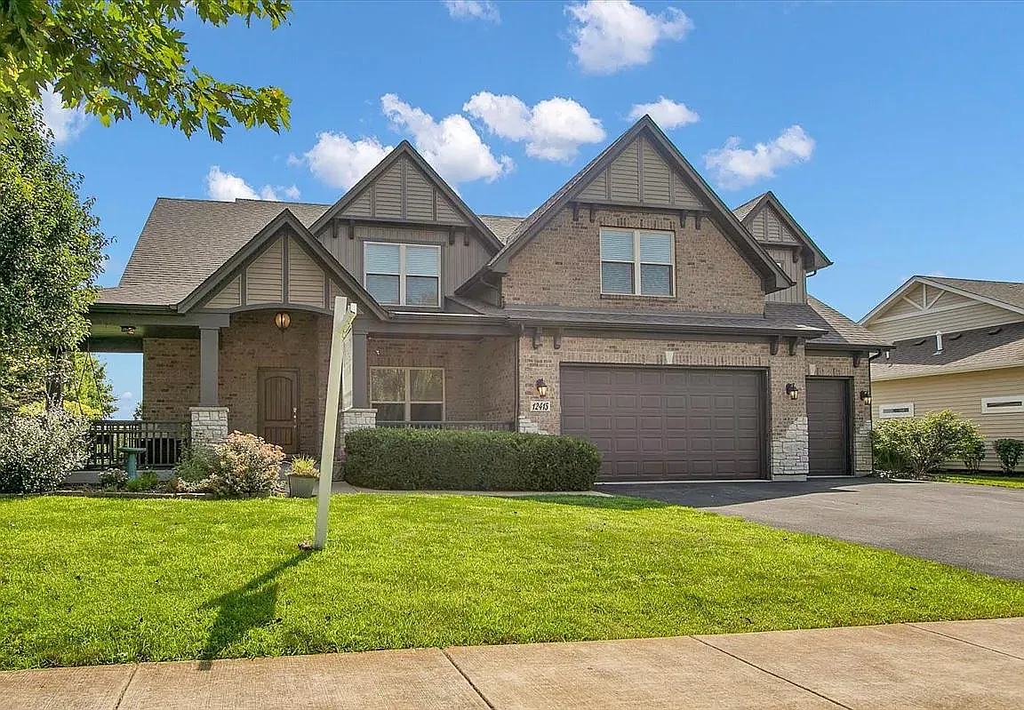 5 bed, 3385 sqft, $5,750 — Photo 2