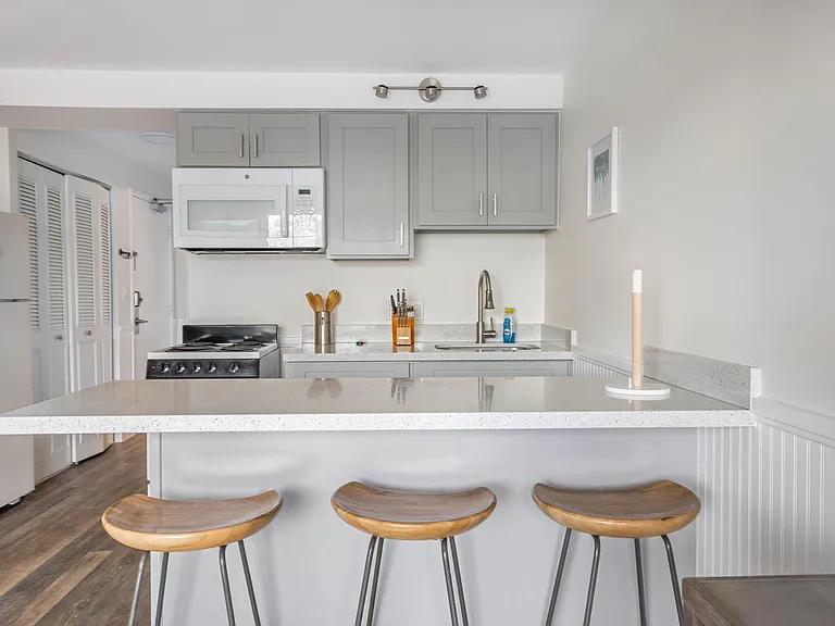 2211 Ala Wai Blvd #915 — Photo 10