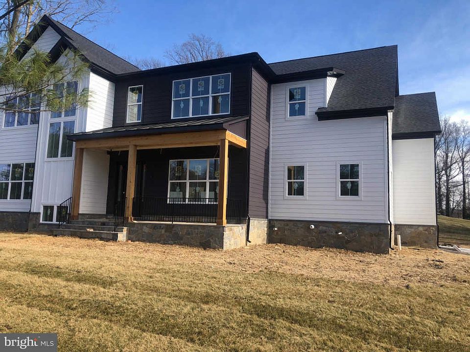 1st image of 2421 Carey Ln