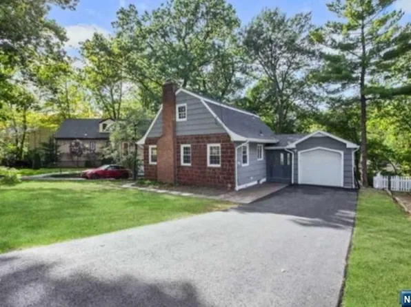 494 Ridgeland Ter, Leonia, NJ 07605