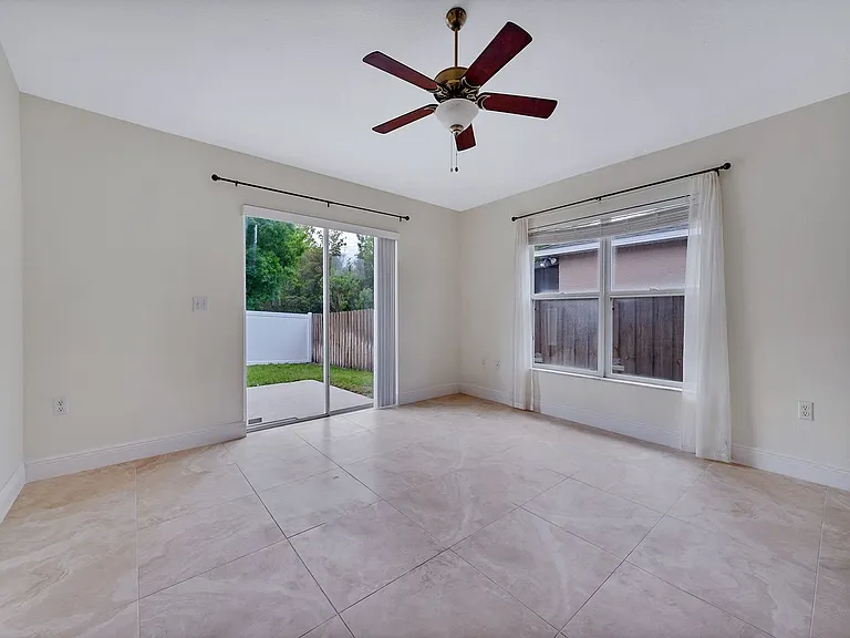 2111 Corner Point Ct — Photo 5