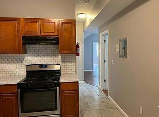 363 S 19th St #6D, Newark, NJ 07103