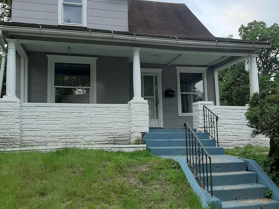 1st image of 1202 E Madison St