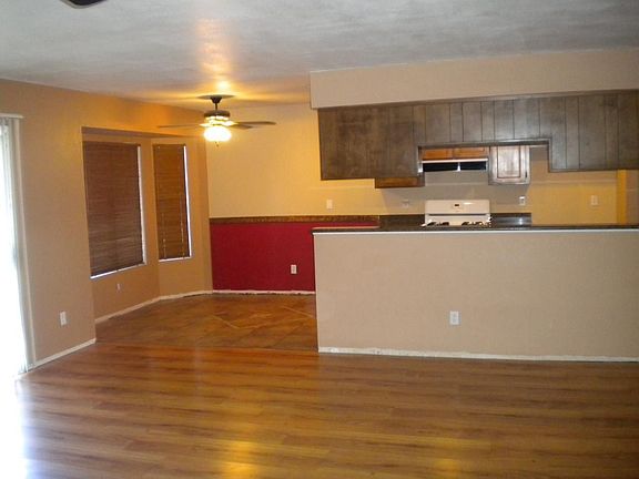3rd image of 2948 E Emelita Ave