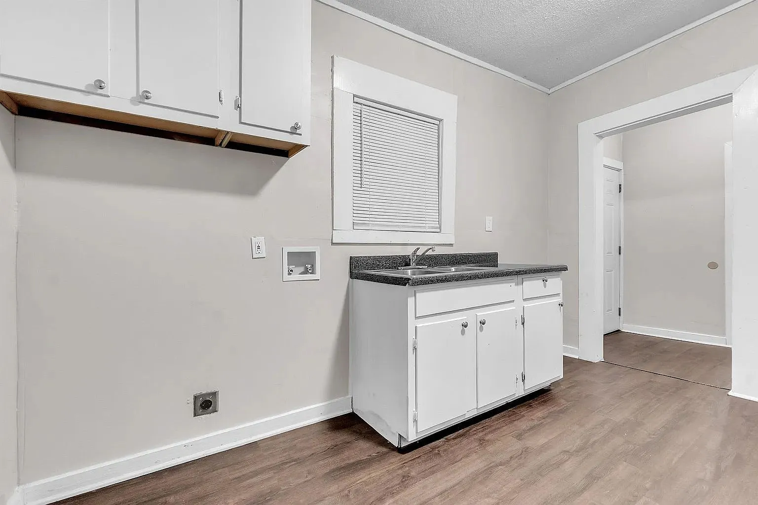 2 bed, 1.0 bath, 936 sqft, $1,350 — Photo 3
