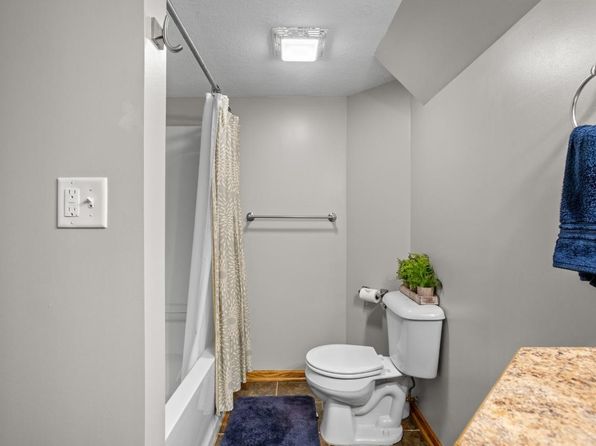 1071 W Central Ave, Minot, ND 58701