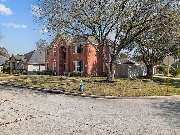 2nd image of 2739 Wisteria Walk