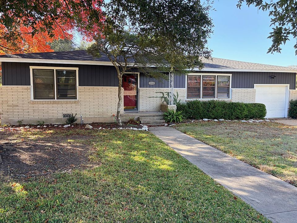 1st image of 2218 Rosewood Dr