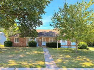 8500 Overton Dr, Raytown, MO 64138