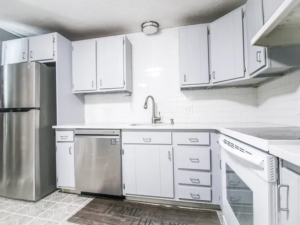 26 Pine Vw Unit 26, Millis, MA 02054