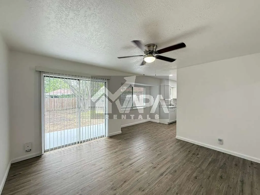 3 bed, 1154 sqft, $2,000 — Photo 4