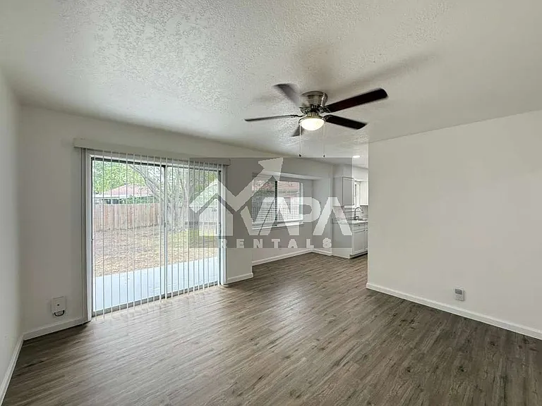 5419 Lake Grove Dr — Photo 4