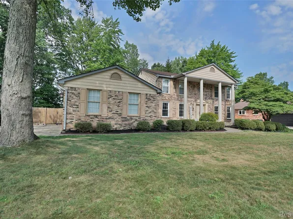 54359 Algonquin Dr, Shelby Township, MI 48315