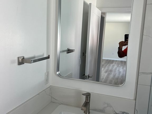 3rd image of 1546 N Alexandria Ave #9