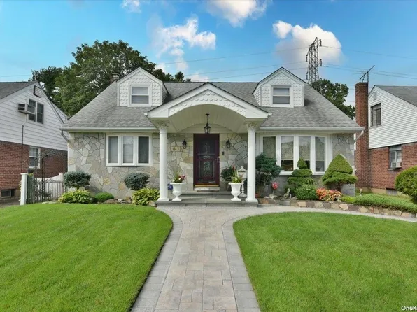 63 Shortridge Drive, Mineola, NY 11501