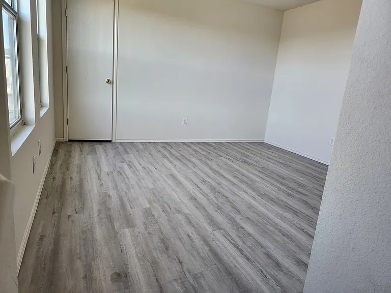 5100 Waterford Dr — Photo 18