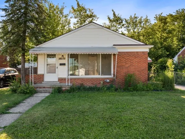 28232 Edward St, Roseville, MI 48066