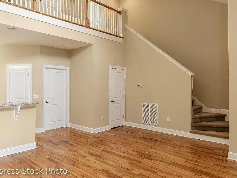 111 Cypress Cir — Photo 15