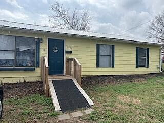 3rd image of 2826 W Olive Street