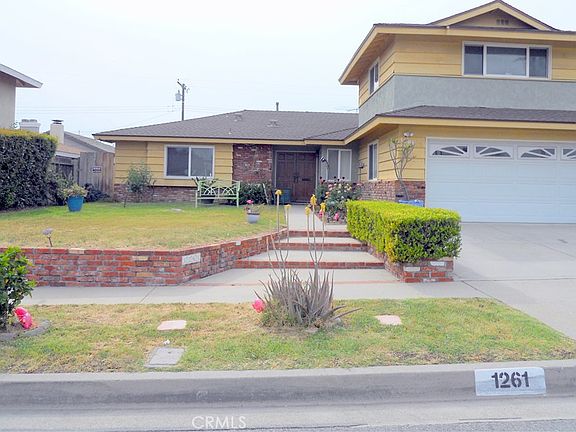 2nd image of 1261 N Reeder Ave