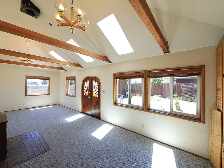 1744 County Ln — Photo 9