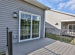 5990 Redfield Dr, Farmington, NY 14425