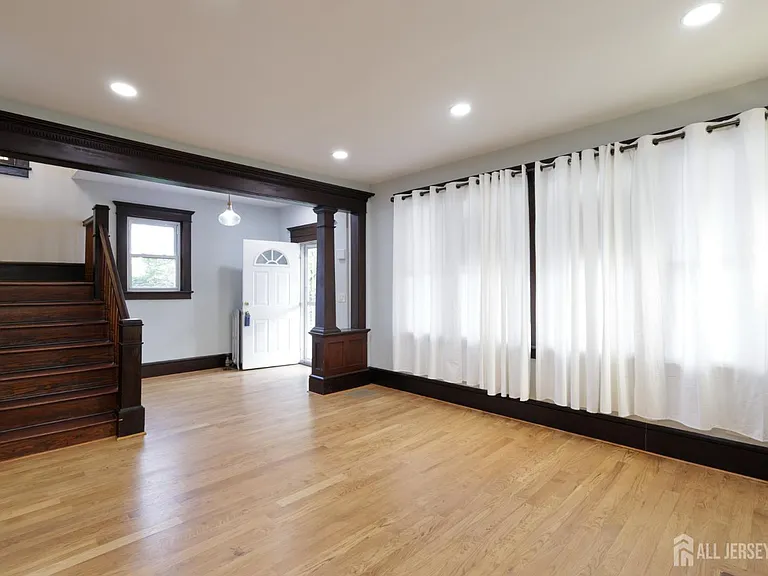 657 Amboy Ave — Photo 3