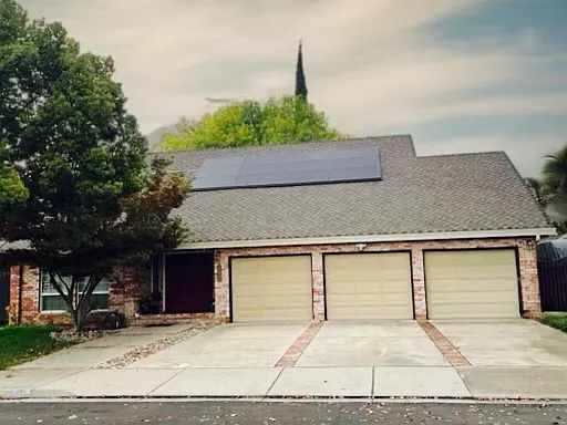 3712 Drakeshire Dr — Photo 1