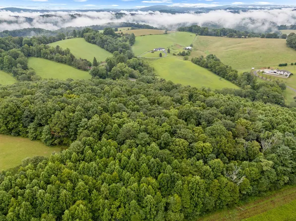 Hemlock Ridge Rd, Hillsville, VA 24343