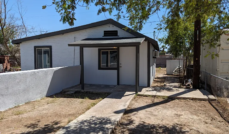 1841 E Harvard St #GUEST HOUSE — Photo 1