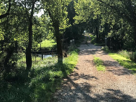 privacy lane to property