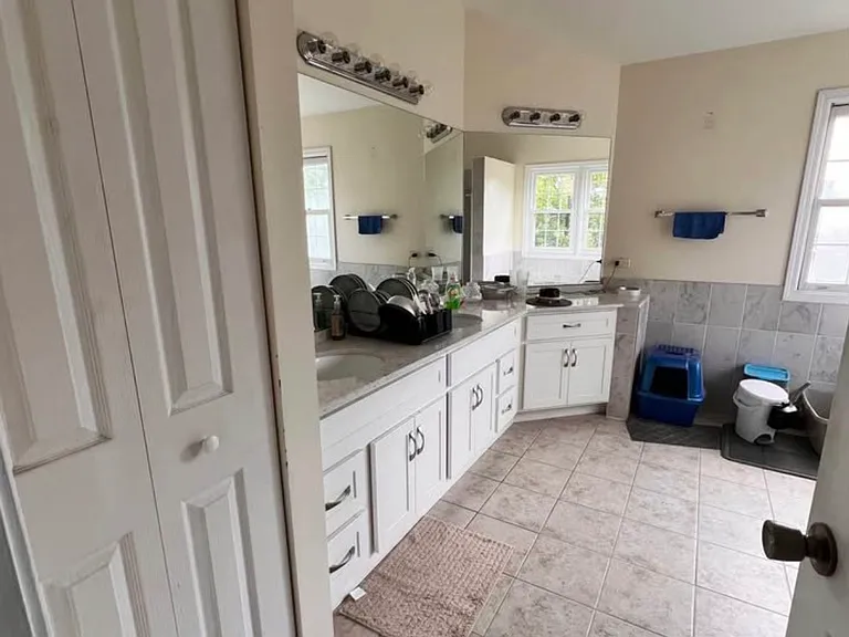 875 Vernon Ct S — Photo 3